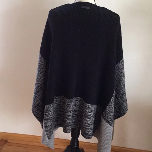 Women’s Ruana/Wrap - Picture 2 of 3